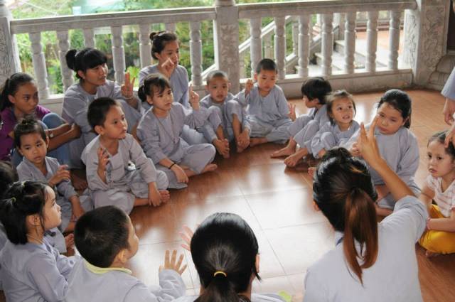 Hai nẻo vào đời
