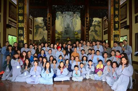Đoàn TTN PT Trần Thái Tông hành hương đầu xuân Bính Thân